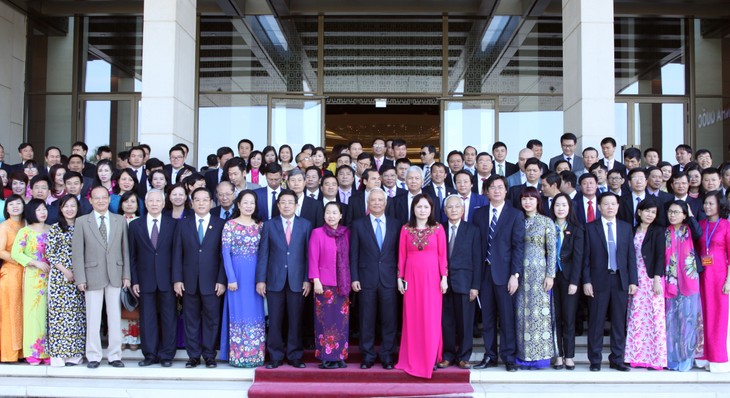 Phó Chủ tịch Quốc hội Uông Chu Lưu tiếp đoàn Đại biểu tiêu biểu ngành dầu khí Việt Nam  - ảnh 1